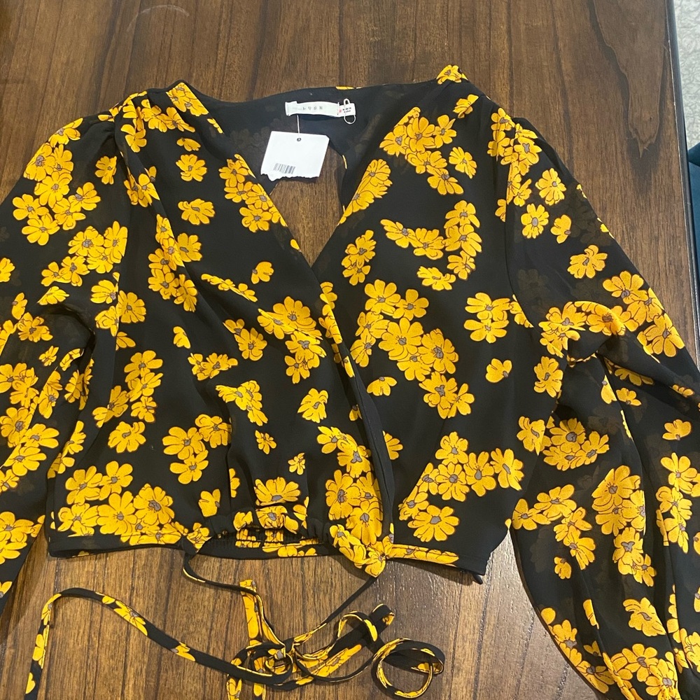 Lush - Crop Top - Size M - NEW